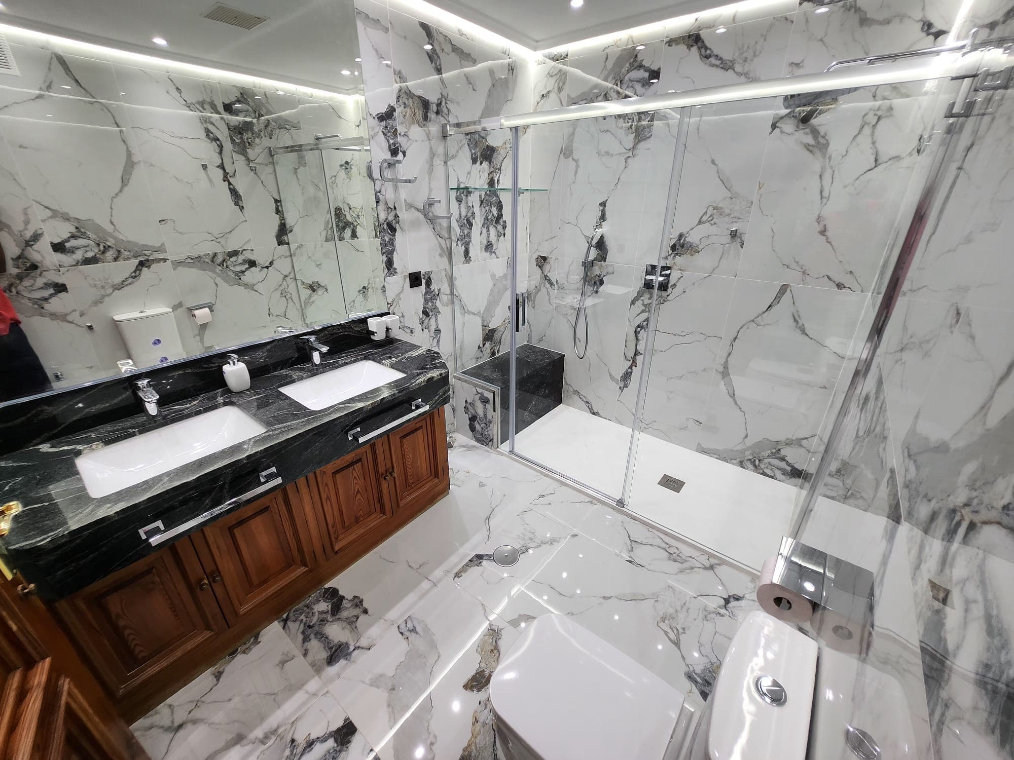 Baño reformado en Cartagena
