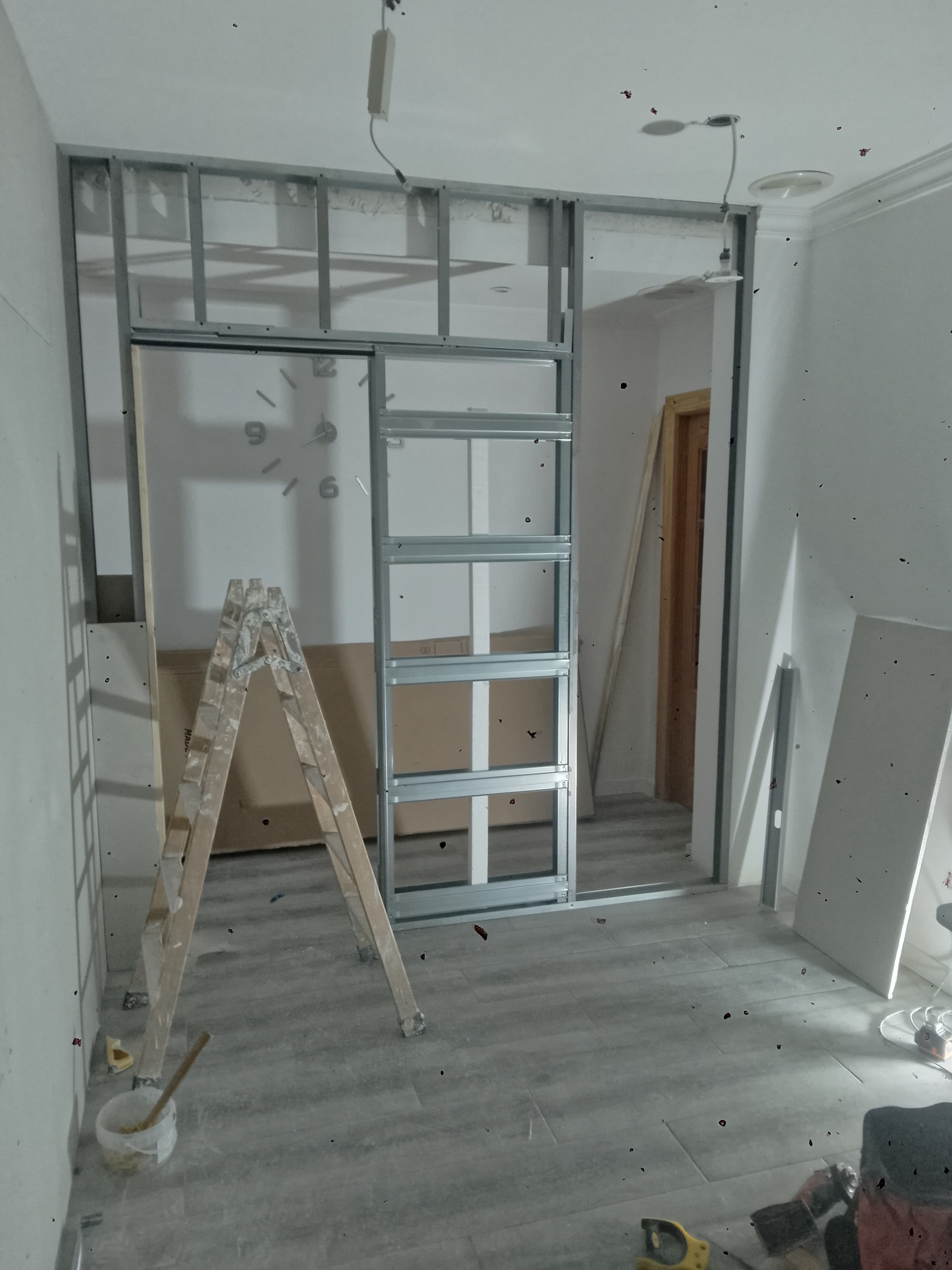 Proceso de instalación de pladur y falso techo, fotografía 4