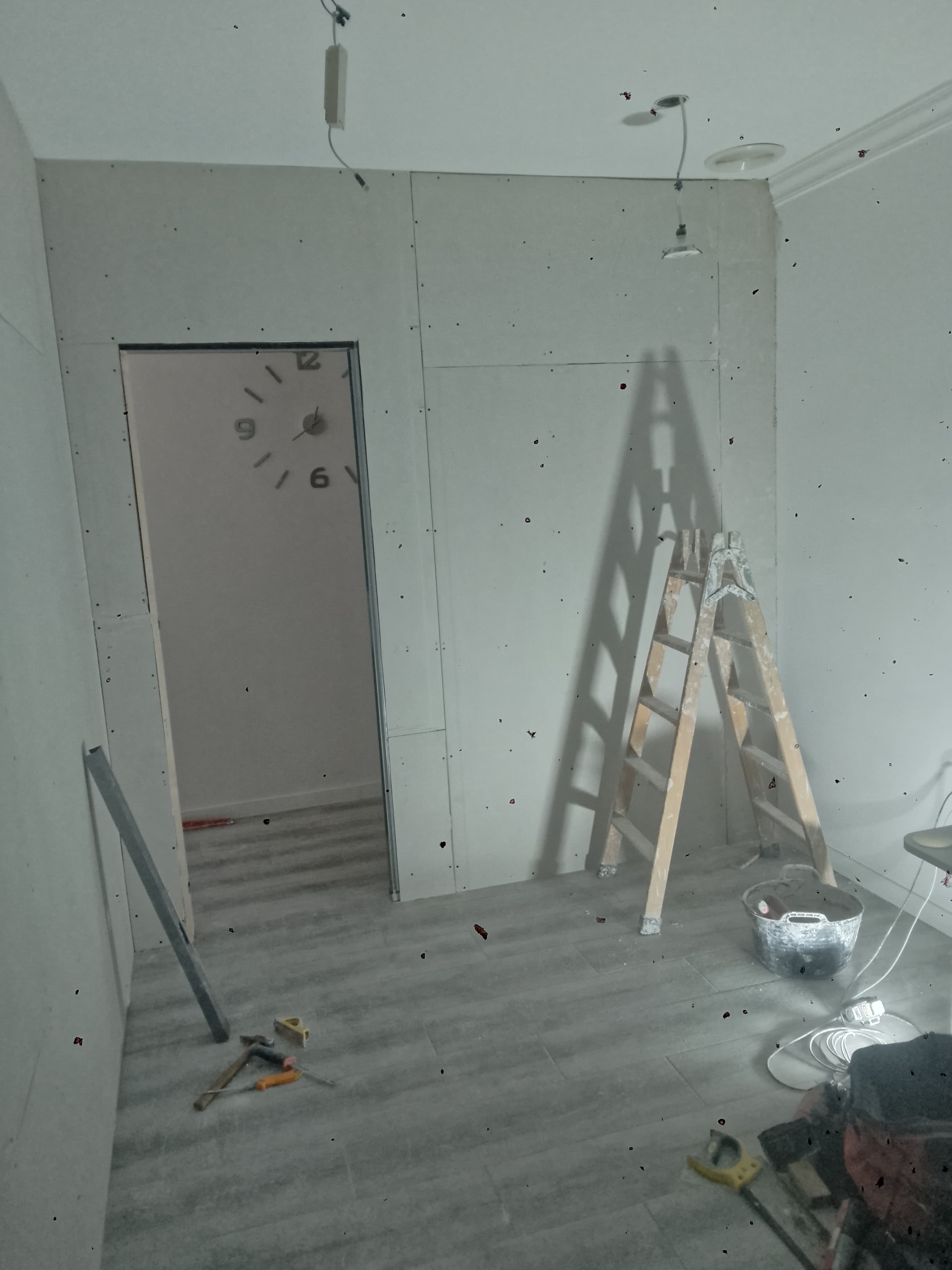 Proceso de instalación de pladur y falso techo, fotografía 5