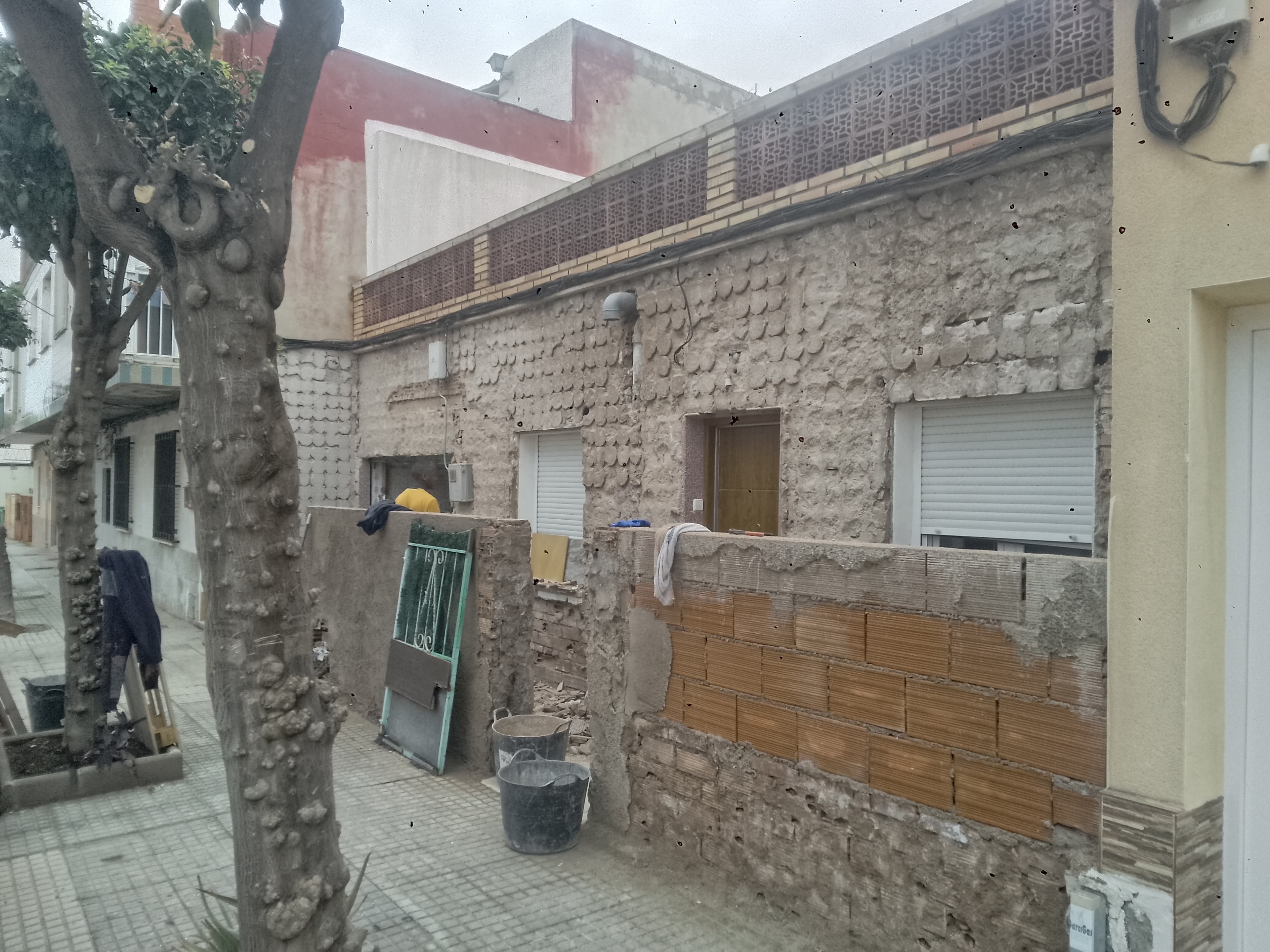 Proceso de reforma de fachada y patio en Cartagena, fotografía 2