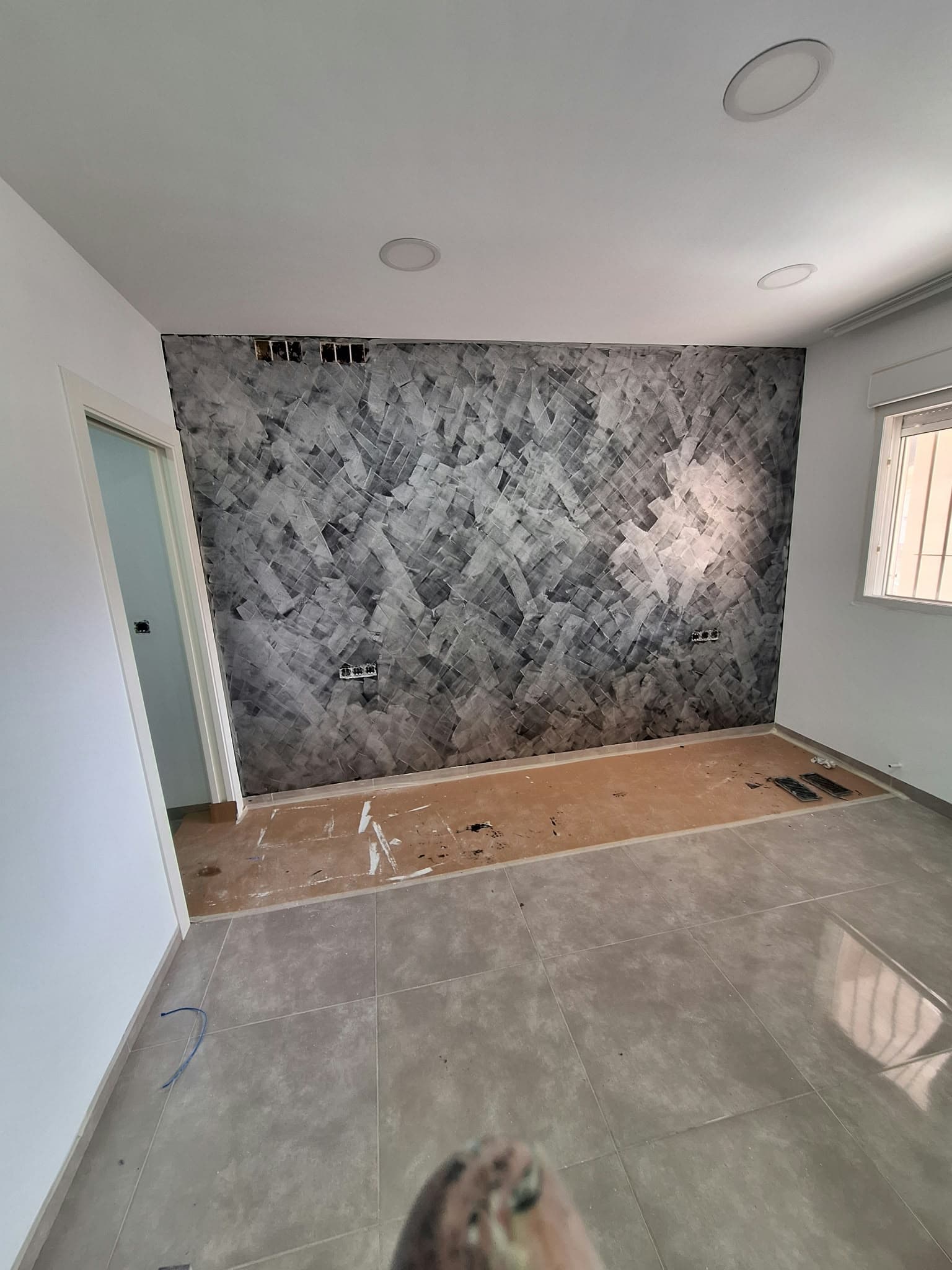 Colocación de suelo imitación madera, fotografía 2