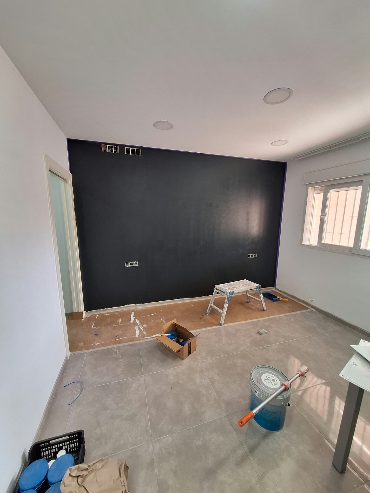 Colocación de suelo imitación madera, fotografía 3